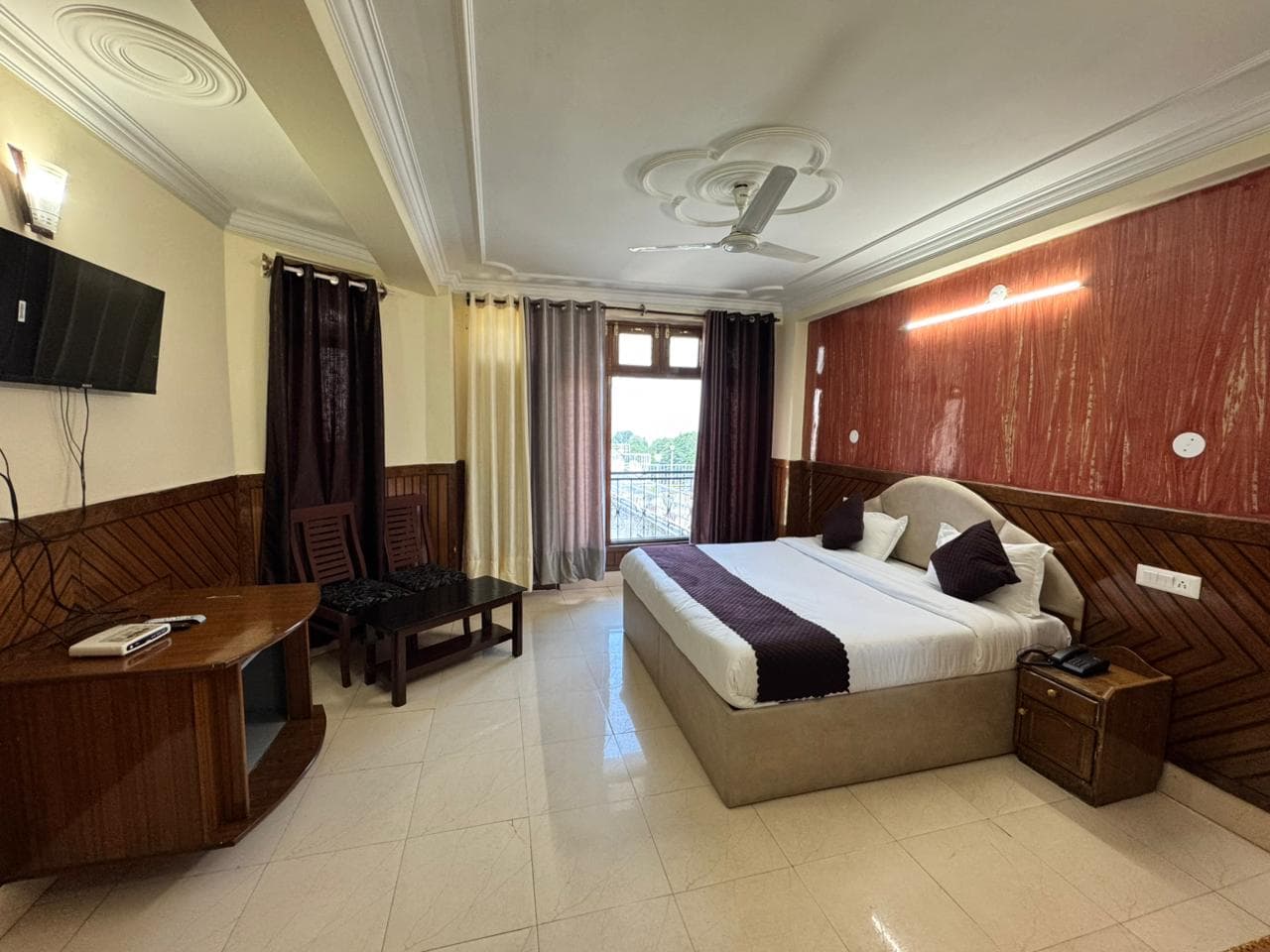 Deluxe Room 6
