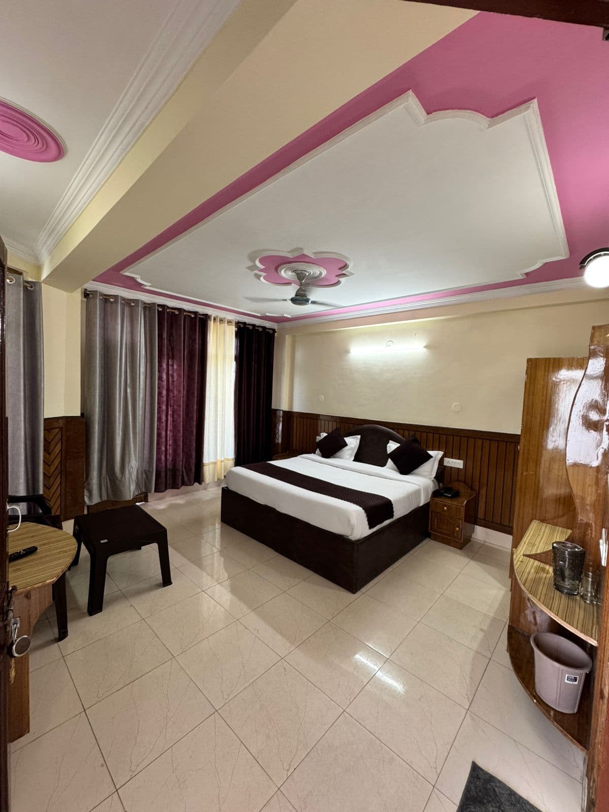 Deluxe Room 8