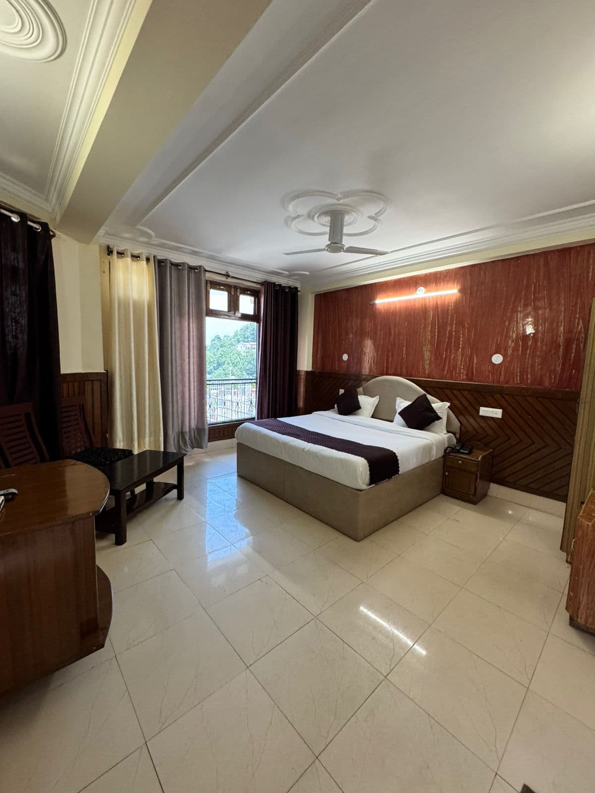 Deluxe Room 9