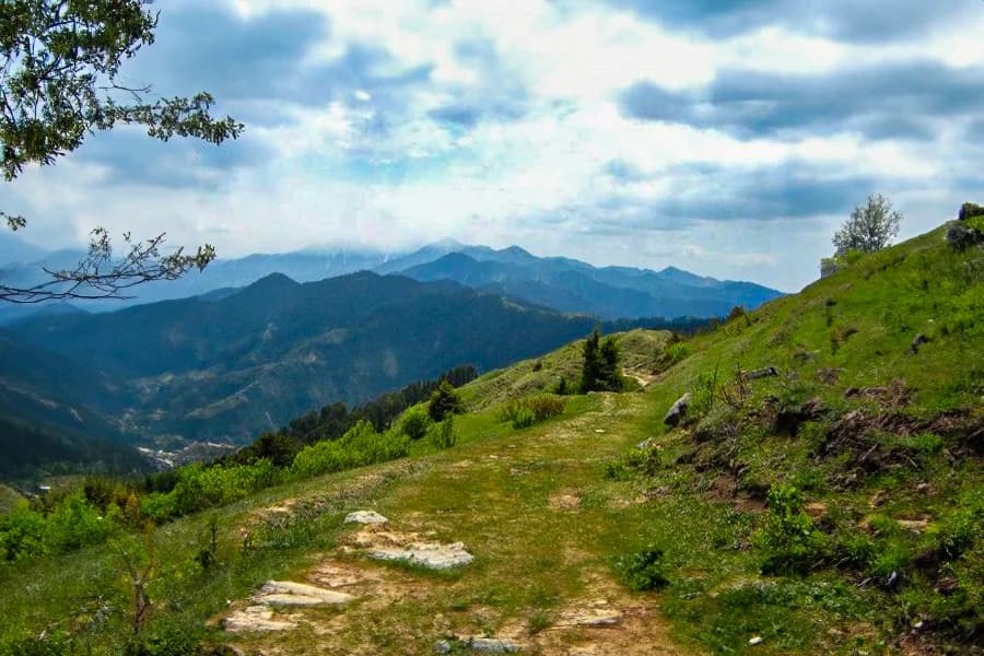Trek route to Ganji Pahari hill top