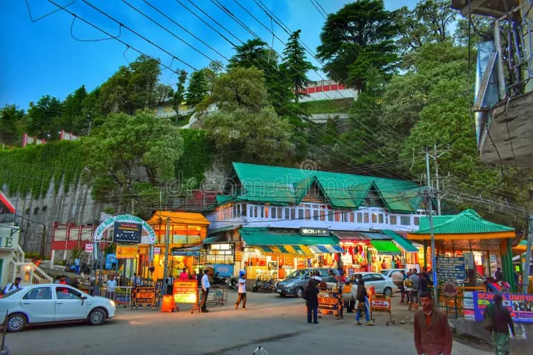 Dalhousie Mall Road near the hotel